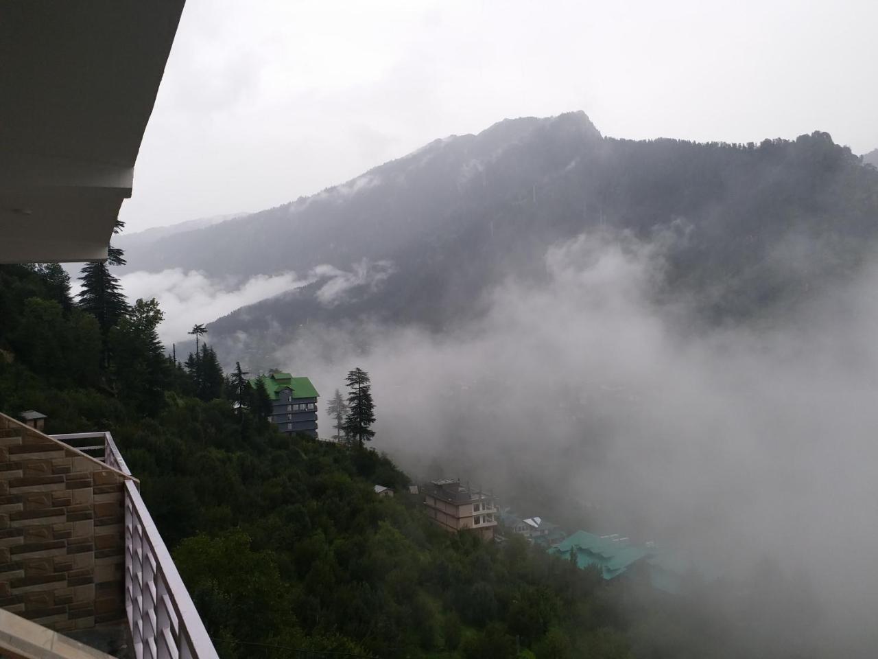 Hotel Seven Hills Manali Екстер'єр фото