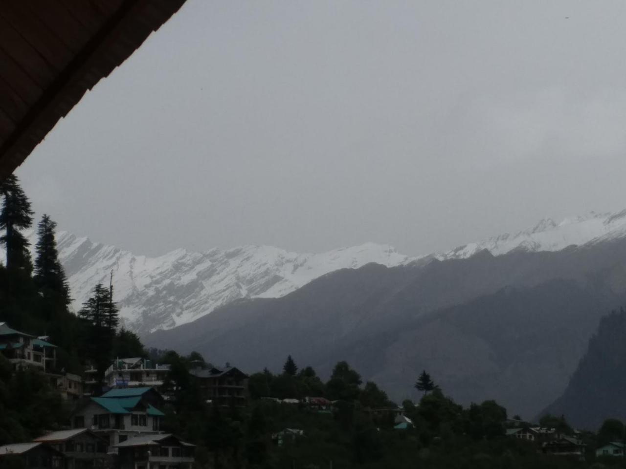 Hotel Seven Hills Manali Екстер'єр фото