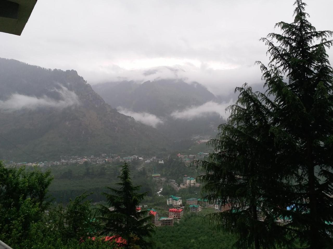 Hotel Seven Hills Manali Екстер'єр фото