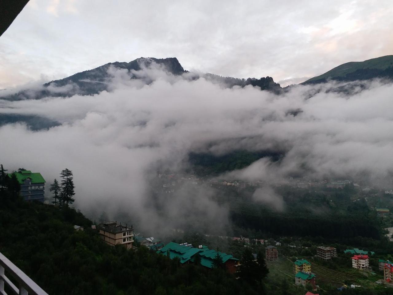 Hotel Seven Hills Manali Екстер'єр фото